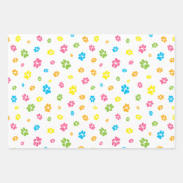 Schattigee kleurrijke dierenpootafdrukken en harte inpakpapier vel