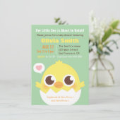 Schattigee kuiken op het punt om babyshower-uitnod kaart (Staand voorkant)