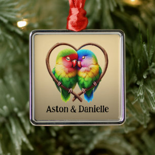 Schattigee Lovebirds Knuffelen in een hartvormige Metalen Ornament