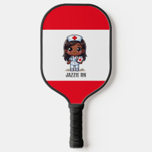 Schattigee Manga Zwarte Verpleegster Bruin Haar en Pickleball Paddle