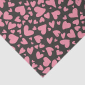 Schattigee moderne roze liefdesharten op zwarte ac tissuepapier (Detail)