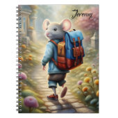 Schattigee muisjongen op weg naar school, geperson notitieboek (Voorkant)