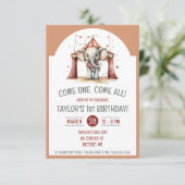 Schattigee olifant in een circustent verjaardagsfe kaart (Staand voorkant)