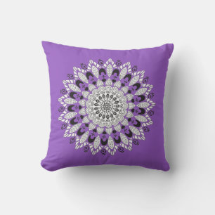 Schattigee Paarse en witte Mandala Bloem Ontwerp Kussen
