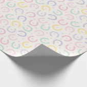 Schattigee Pastel Hoefijzers en harten op crème Cadeaupapier (Hoek)