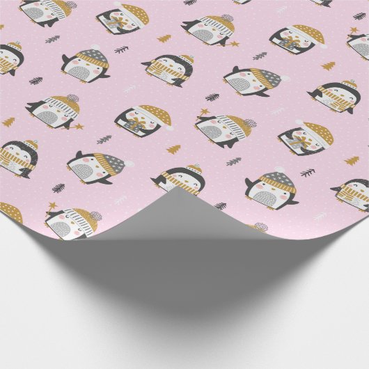 Schattigee Pinguïns met bomen, sneeuw en geschenke Cadeaupapier (Hoek)