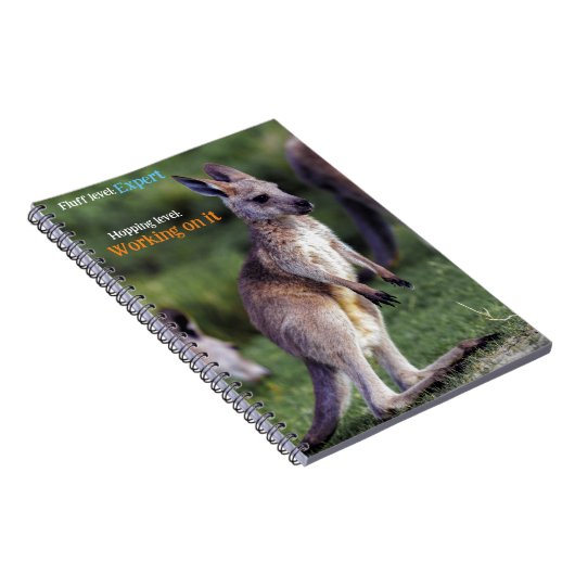 Schattigee pluizige joey Kangaroo Notitieboek (Rechterzijde)