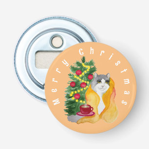 Schattigee poes onder een knusse deken met een kop button flesopener