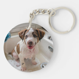 Schattigee Puppy Dog Badtijd Ronde Acryl Sleutelha Sleutelhanger
