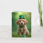 Schattigee puppy met St. Patrick's outfit, shamroc Feestdagen Kaart (Achterkant)