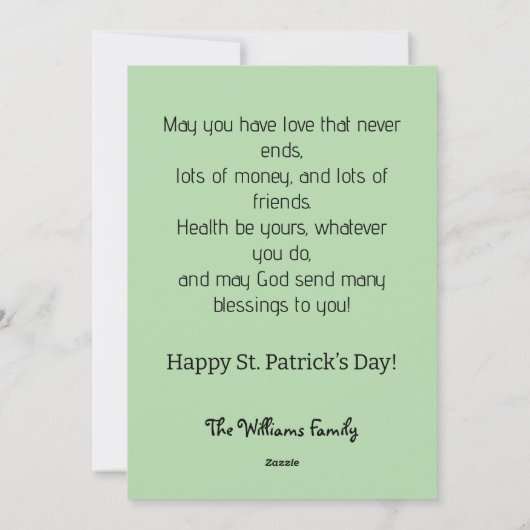 Schattigee puppy met St. Patrick's outfit, shamroc Feestdagenkaart (Achterkant)