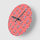 Schattigee rode gingham check ontwerp ronde klok (Hoek)