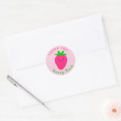 Schattigee roze aardbei unieke typografie dank u ronde sticker (Envelop)