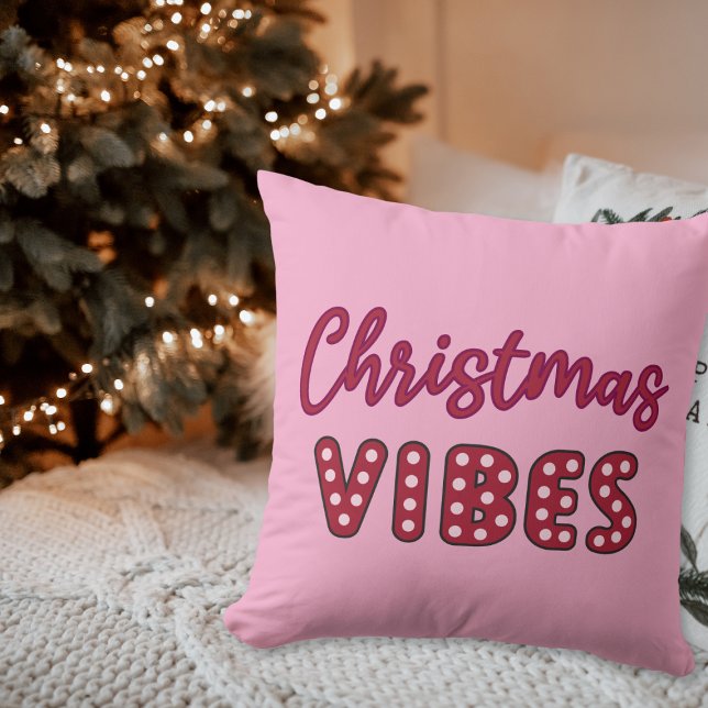 Schattigee roze retro kerstvibes kussen (pink christmas vibes retro throw pillow)
