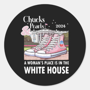Schattigee schoenen De plaats van een vrouw is in Ronde Sticker