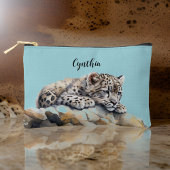 Schattigee sneeuw luipaard welp en lichtblauwe hem etui