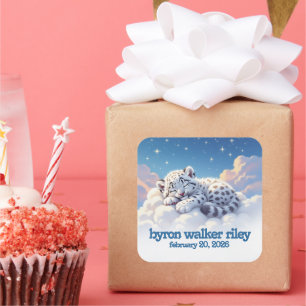 Schattigee sneeuwluipaard slaapt op wolken Baby sh Vierkante Sticker