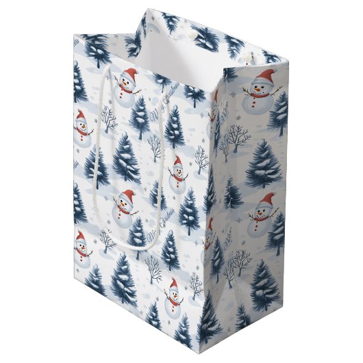 Schattigee sneeuwman en besneeuwde bomen vrolijk k medium cadeauzakje (Voorkant Gekanteld)