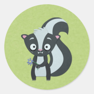 Schattigee stinkdier met bloem op groen ronde sticker