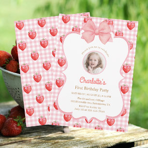 Schattigee Strawberry 1e Verjaardag Fotouitnodigin Kaart
