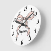 Schattigee trendy roze lintbogen geschetst in zwar ronde klok (Hoek)