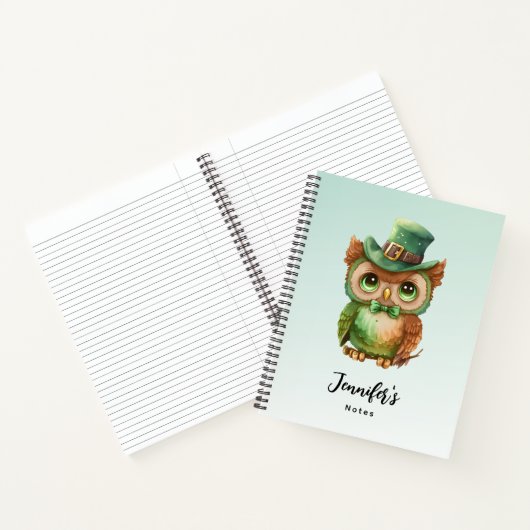 Schattigee Uil in een Groene Top Hoed Notitieboek (Binnen)