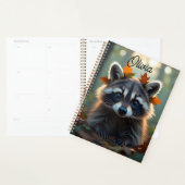 Schattigee wasbeer in herfstbladeren gepersonalise planner (Display)