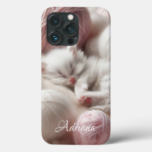 Schattigee witte kitten in ballen van garen gepers iPhone 13 pro hoesje