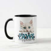 Schattigee witte kitten Paws en genieten Mok (Links)