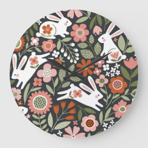 Schattigee witte konijnen, bloemenmotief in vintag grote klok