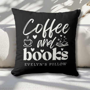 Schattigee zwart-witte koffie en boekenliefhebbers kussen