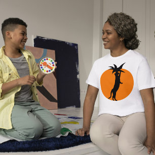 Schattigee zwarte kat in Oranje tomaat op witte tr T-shirt