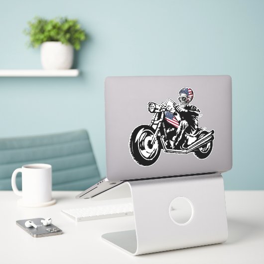 Schedel Biker met Amerikaanse vlag Sticker (Laptop op bureau)
