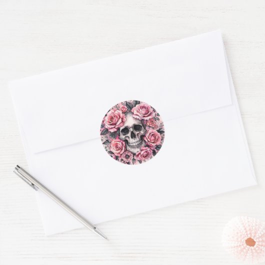 Schedel en roze rozen gotisch ronde sticker (Envelop)