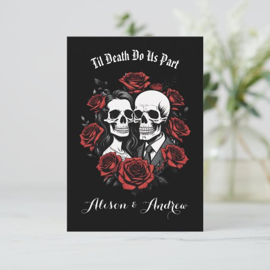 Schedel paar gotisch met rozen bruiloft save the date (Staand voorkant)