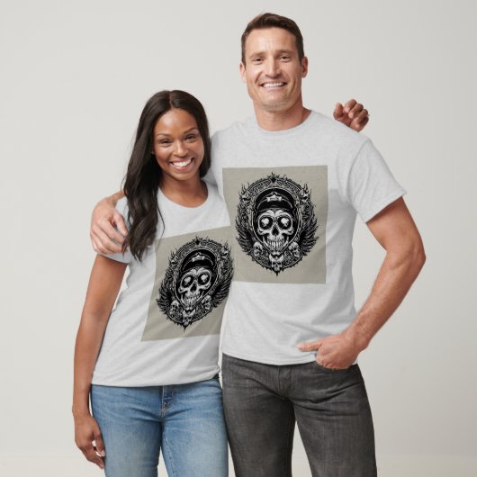 Schedelontwerp met vleugels en symbolen t-shirt (Unisex)