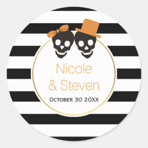 Schedels en zwarte witte strepen Halloween bruilof Ronde Sticker