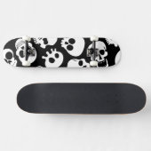 Schedels in zwart achtergrondpatroon skateboard (Horizontaal)