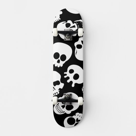 Schedels in zwart achtergrondpatroon skateboard (Voorkant)
