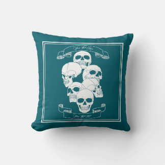 Schedels met tekst turquoise kussen