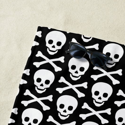 Schedels zwart-wit modern patroon strandlaken (In situ)