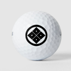 Scheefstaande vier vierkante ogen in een cirkel golfballen