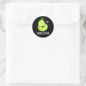 Scheerpeuk Funny Pear Fruit Pun Dark BG Ronde Sticker (Tas)