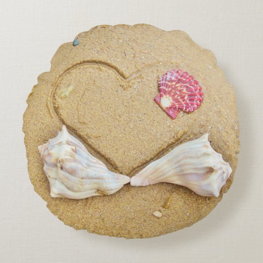 schelpen en twee harten op strandstrandstranspal rond kussen (Voorkant)