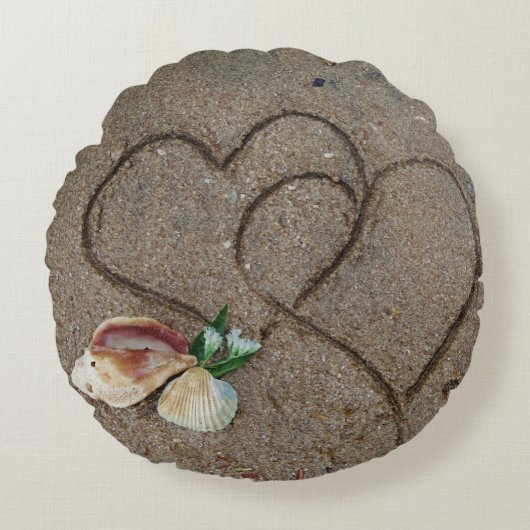 schelpen en twee harten op strandstrandstranspal rond kussen (Voorkant)