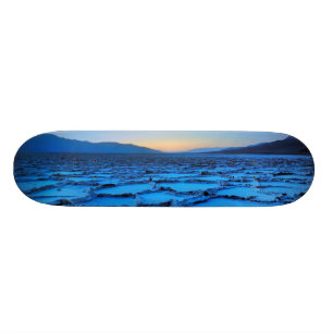 schemering, Death Valley, Californië Skateboard