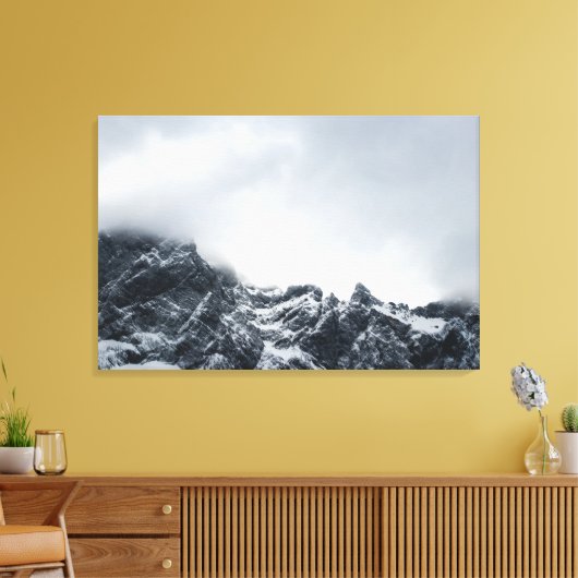 Scherpe randen van bergen en zachte wolken canvas afdruk (Insitu (Woonkamer))