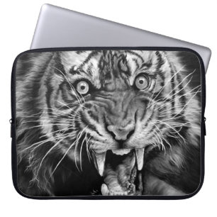 Schets van een wilde tijger in zwart-wit, witzwart laptop sleeve