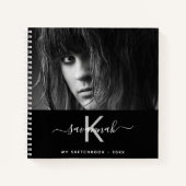 Schetsboek foto zwart wit monogram naam notitieboek (Voorkant)