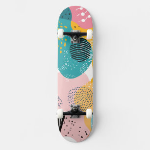 Schetsen en doodles op kleurrijke vormen skateboard